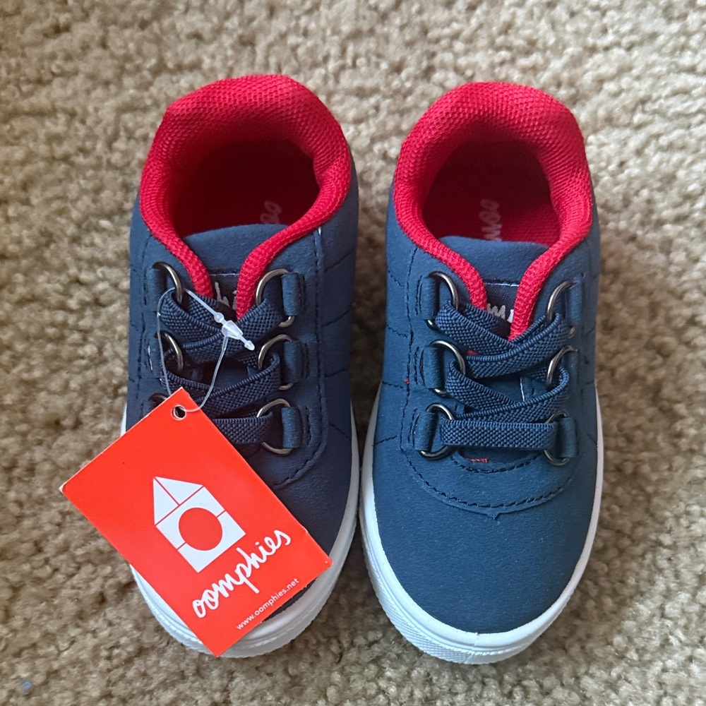 Oomphies WYATT Kids Navy and Red Sneakers
